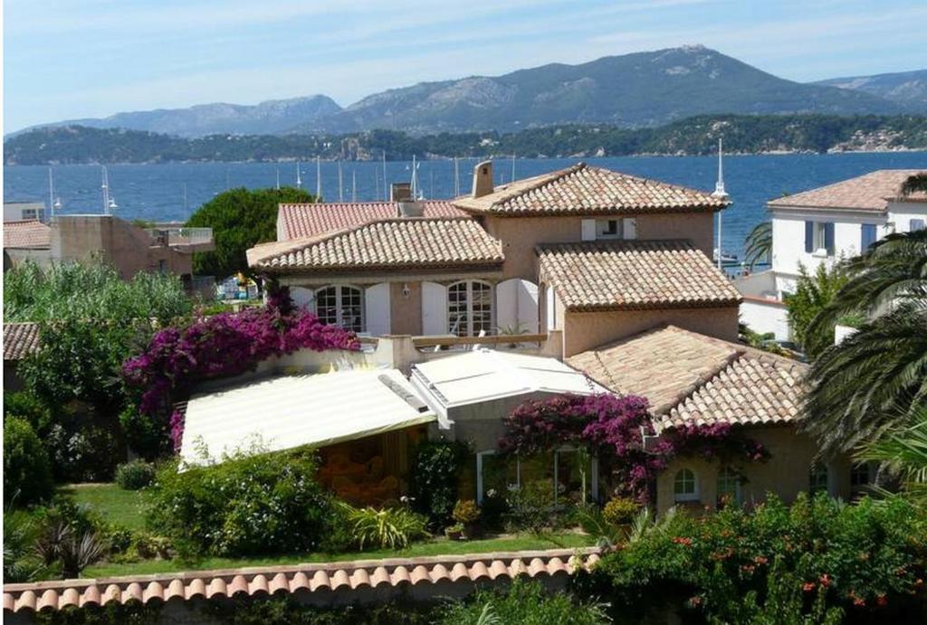 L' Escapade & Restaurant Hotel